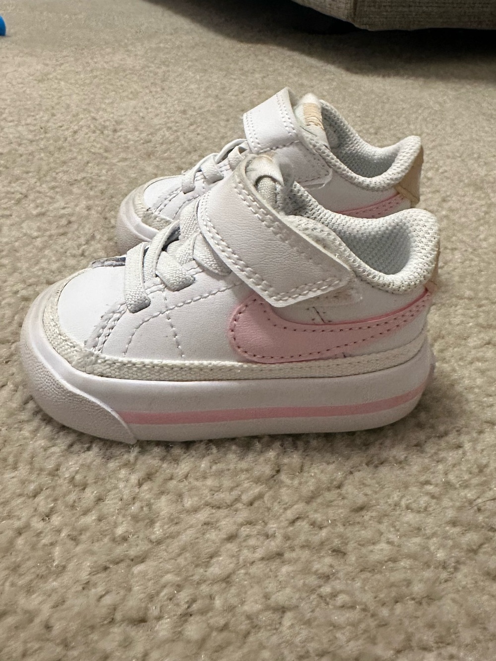 Nike court legacy White pink Kids infant baby Sneakers size 2